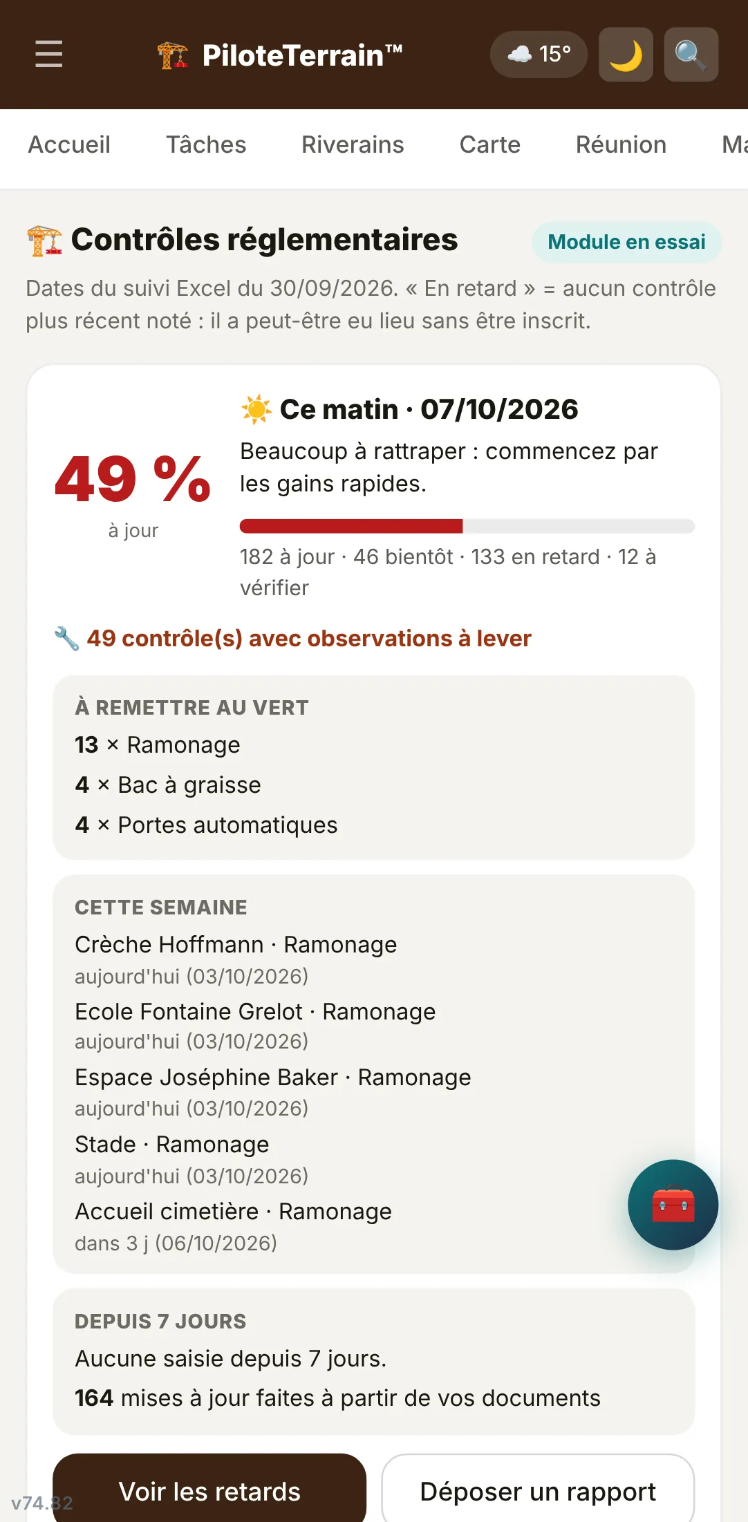 Écran Bâtiments : part des contrôles à jour, ce qu'il faut remettre au vert, ce qui arrive cette semaine, et les actions du matin.
